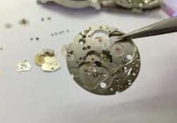 劳力士维修售后服务中心点-更换配件